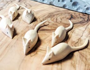 Wooden Carved Cheeseboard Mice