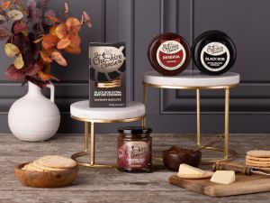 Cheeseboard for Two – Cheese, Chutney & Biscuits Bundle