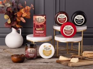 Signature Cheeseboard Selection – Cheese, Chutney & Biscuits Bundle
