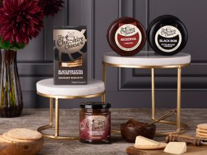 Cheeseboard for Two – Cheese, Chutney & Biscuits Bundle