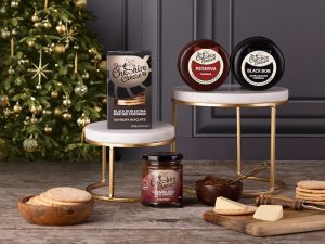 Cheeseboard for Two – Cheese, Chutney & Biscuits Bundle