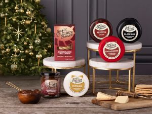 Signature Cheeseboard Selection – Cheese, Chutney & Biscuits Bundle