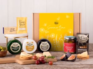 Summer Gift Box – Cheese & Treats Selection
