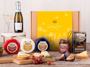 Spring Gift Box – Prosecco, Cheese, Chutney and Biscuits Selection