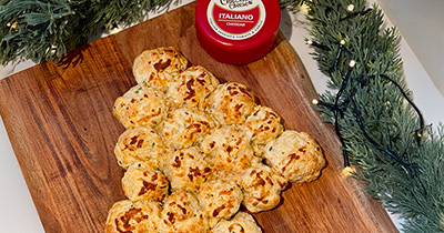 Tear 'n' Share Tomato & Garlic Cheddar Scone Tree - A Festive Centrepiece for Cheese Lovers