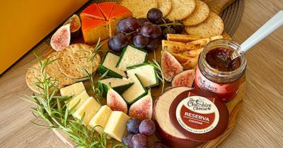 How to Build a Showstopping Cheeseboard with Our Ultimate Cheese Board Hamper Gift