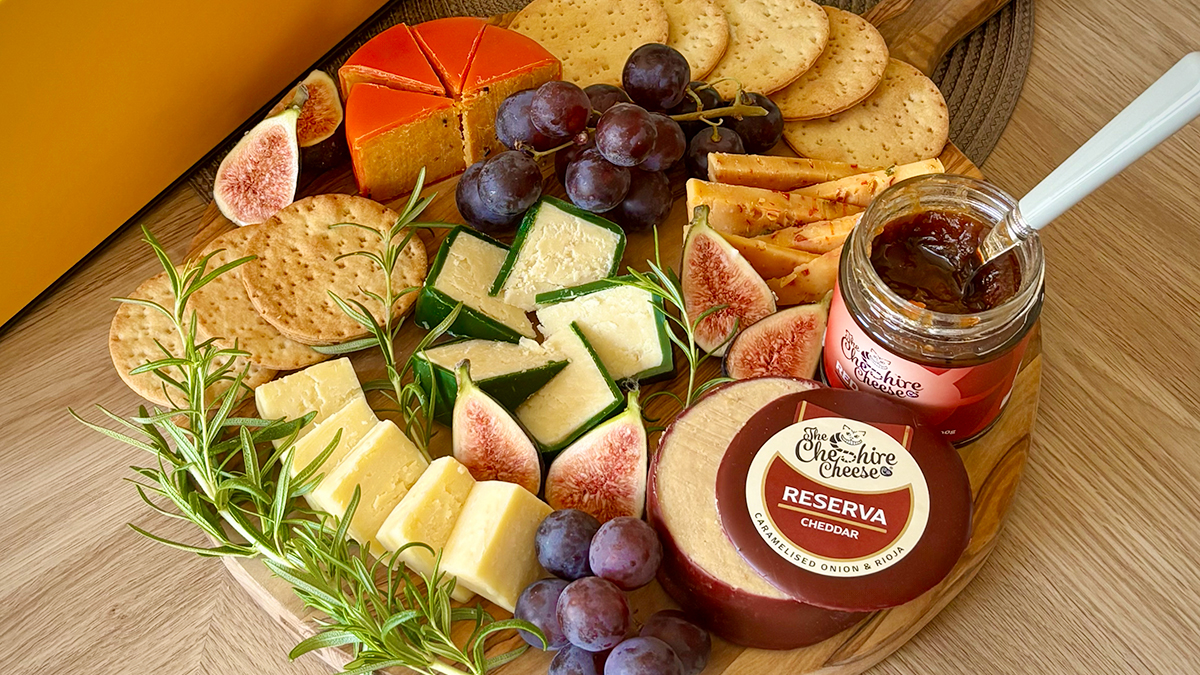 How to Build a Showstopping Cheeseboard with Our Ultimate Cheese Board Hamper Gift