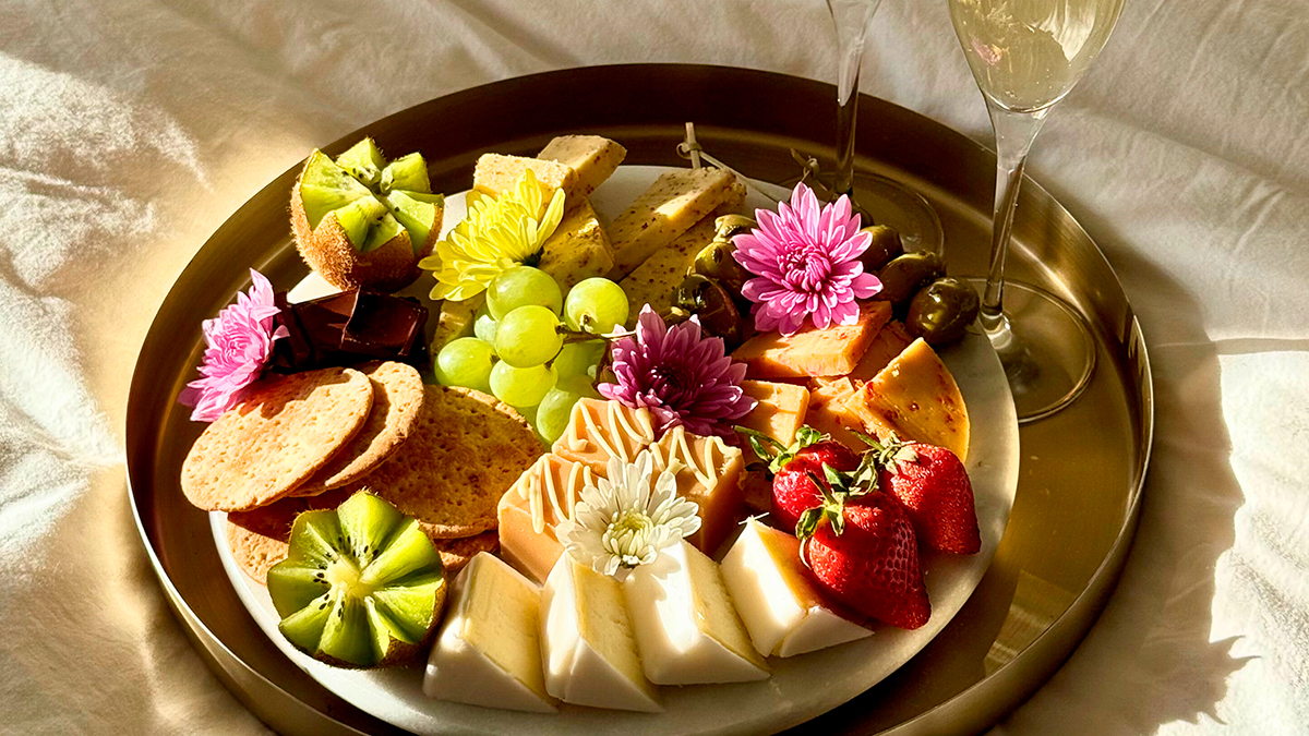 How to Create the Perfect Mother’s Day Cheeseboard